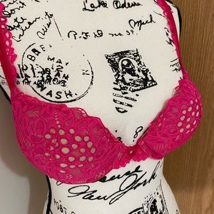 Victoria’s Secret bombshell bra